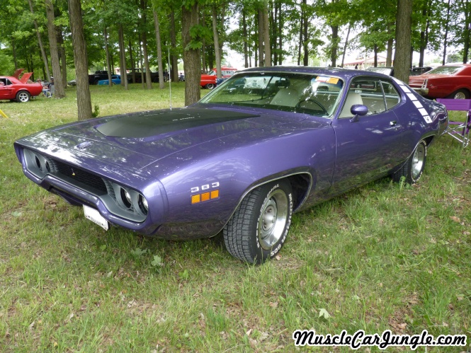 1971 Plymouth Road Runner Front Left