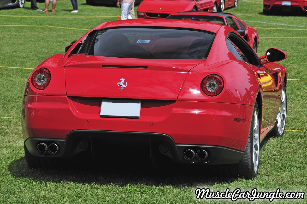 Red ferrari цвет